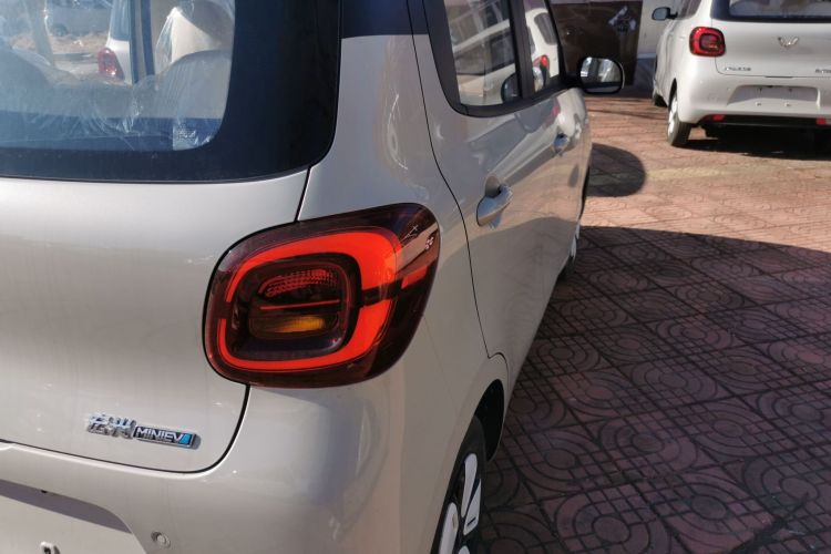 五菱汽车 宏光MINIEV 2025款 四门版 臻享+款车身外观6006