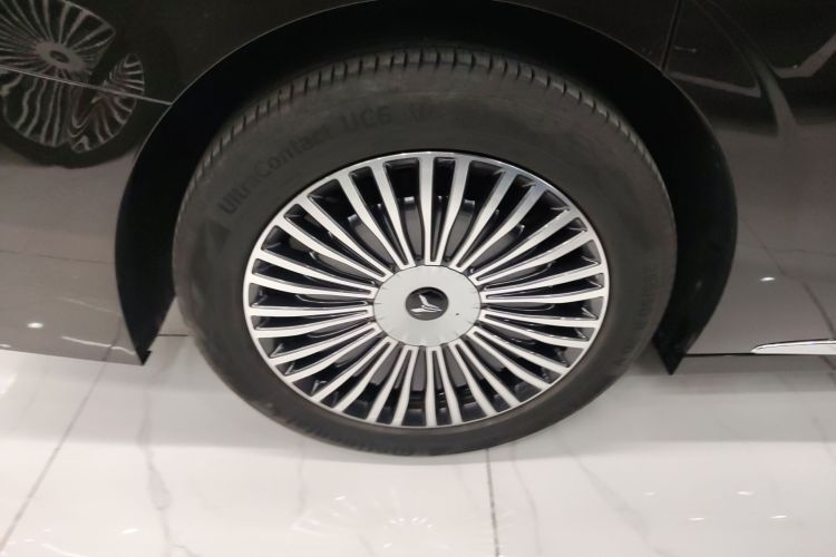 岚图汽车 岚图梦想家 2025款 PHEV 四驱尊贵鲲鹏版车身外观6008