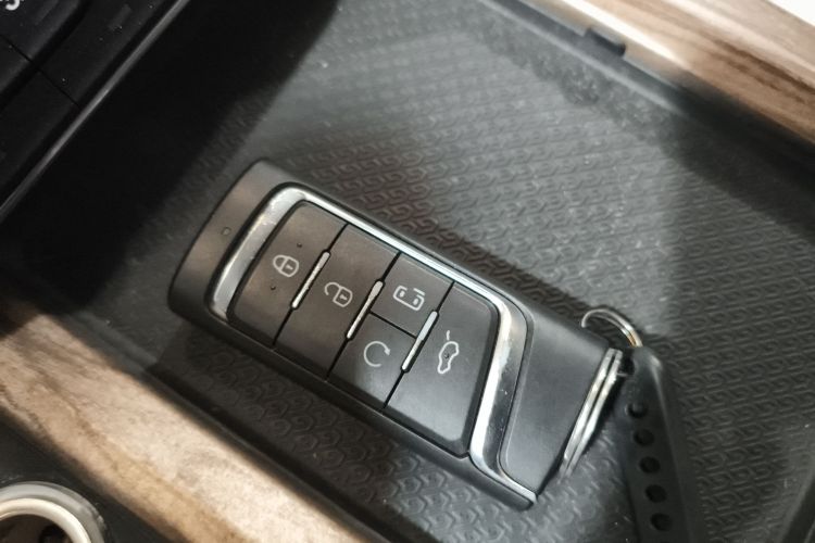 广汽传祺 传祺M8 2018款 320T 尊享版中控内饰7001