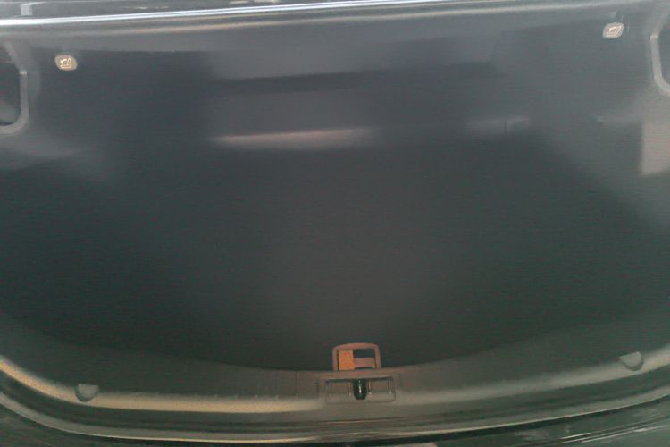 红旗H5 2022款 经典款 1.8T 自动智联旗享版机舱底盘23