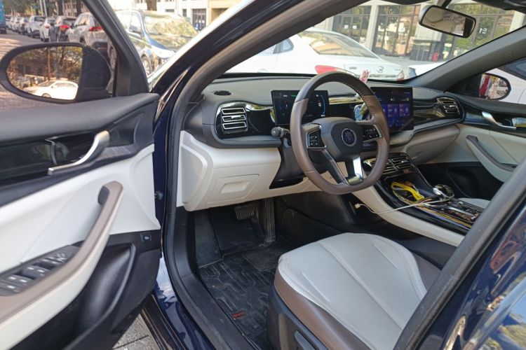 比亚迪 秦PLUS 2023款 冠军版 DM-i 55KM领先型中控内饰7003