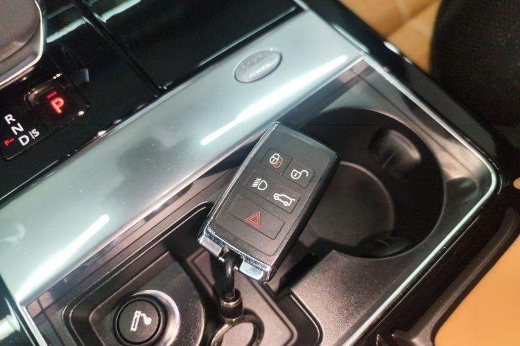 路虎 揽胜星脉 2023款 250PS 熠黑珍藏版中控内饰11