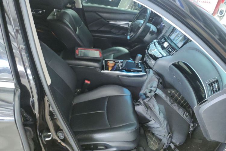 英菲尼迪Q70 2017款 Q70L 2.5L 精英版局部细节41