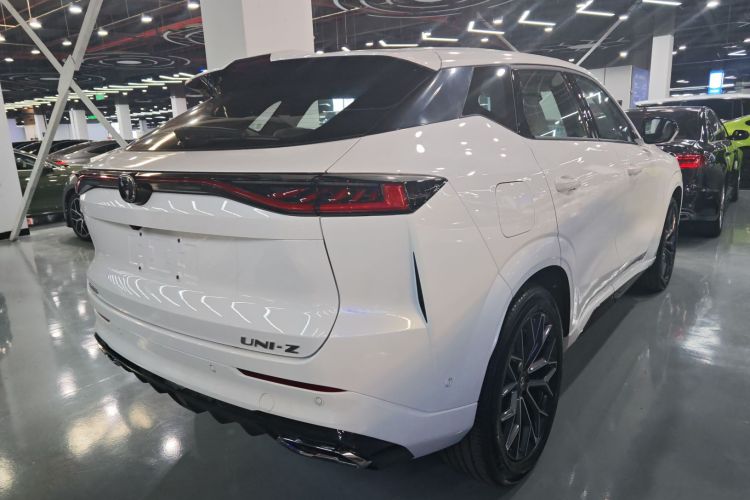 长安UNI-Z新能源 2024款 蓝鲸智电iDD 125km 卓越型车身外观7