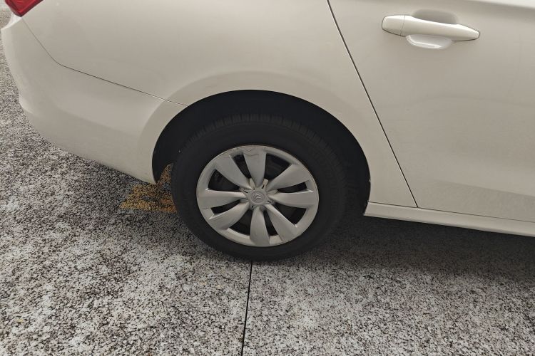 雪铁龙 爱丽舍 2016款 1.6L 手动时尚型车身外观6008