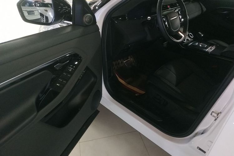 路虎 揽胜极光 2020款 249PS R-DYNAMIC S 曜黑运动科技版中控内饰20