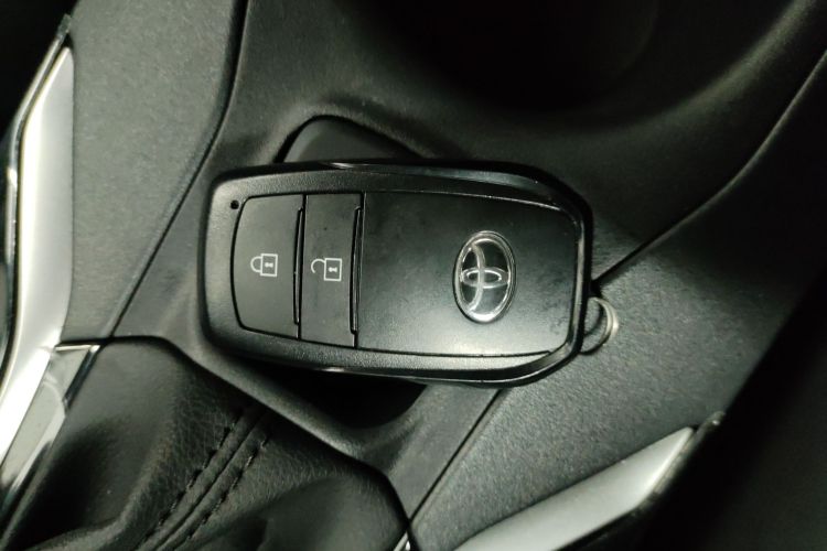 丰田 锋兰达 2024款 2.0L CVT领先版中控内饰7001