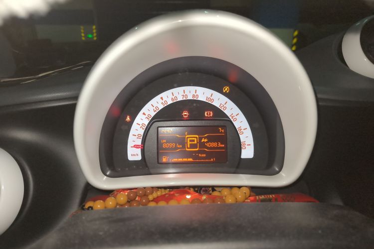 smart fortwo 2015款 1.0L 52千瓦硬顶灵动版中控内饰14