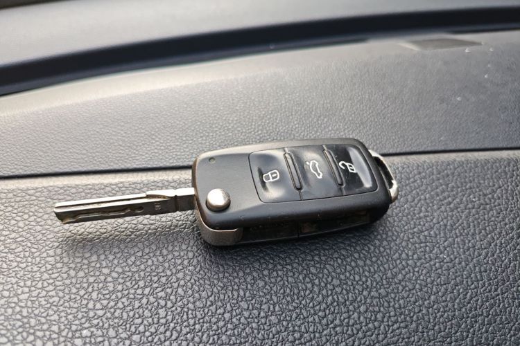 大众 宝来 2017款 1.6L 自动时尚型中控内饰7001