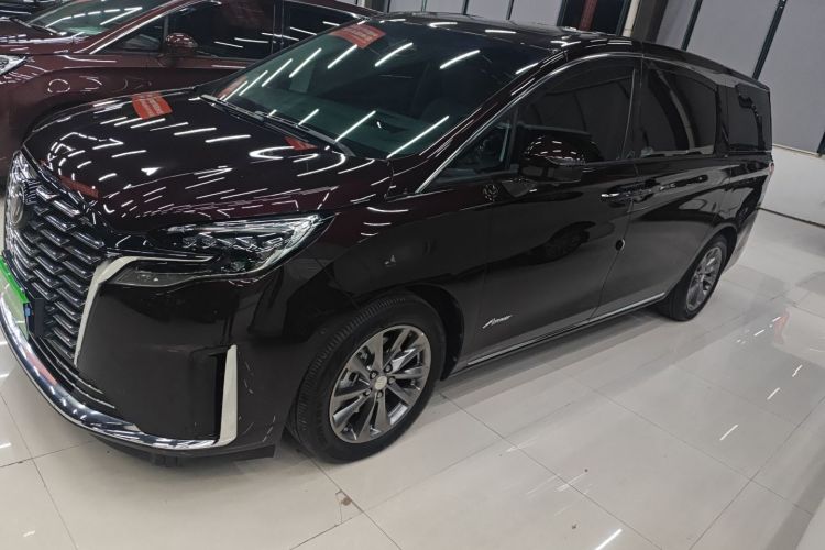 别克GL8 2022款 改款 Avenir艾维亚 六座贤礼版车身外观4