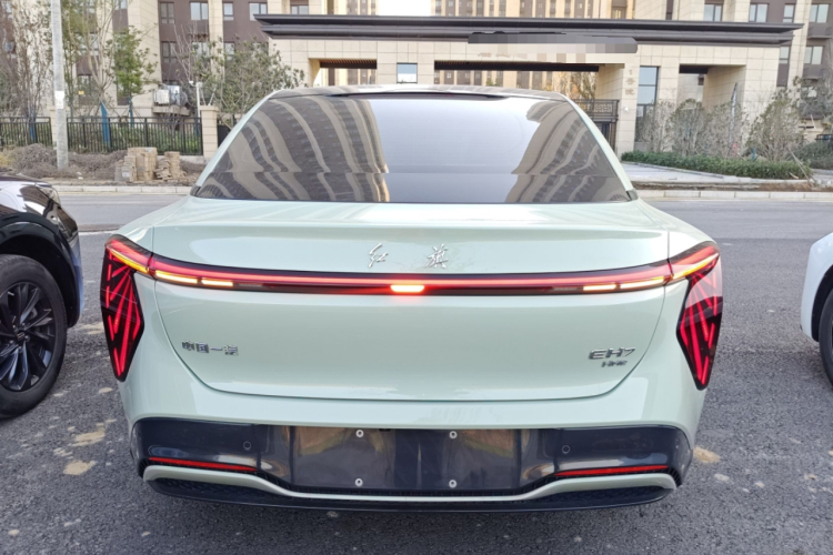 红旗EH7 2024款 760 Pro+ 四驱版车身外观6