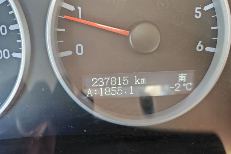 别克GL8 2006款 陆尊 3.0L CT 舒适版中控内饰15