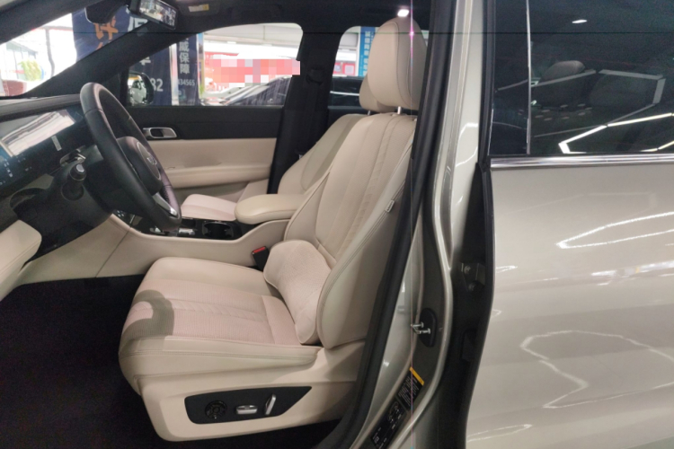 理想汽车 理想ONE 2020款 增程7座版中控内饰19