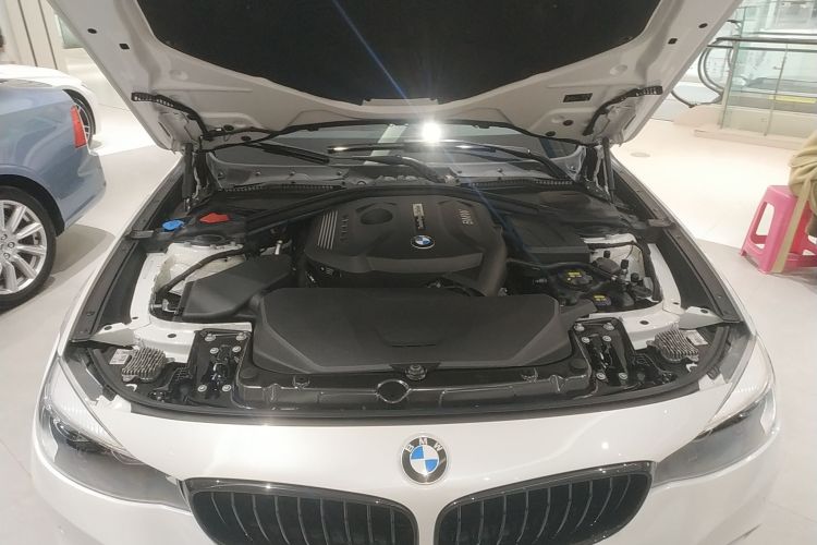 宝马3系GT 2020款 320i M运动曜夜版机舱底盘24