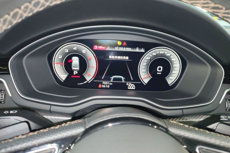 奥迪A4L 2024款 40 TFSI quattro RS套件燃速型中控内饰14