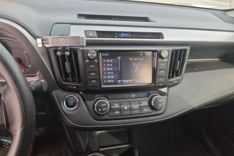 丰田 RAV4荣放 2018款 2.0L CVT两驱风尚X版局部细节16