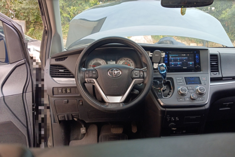 丰田Sienna（平行进口）局部细节13