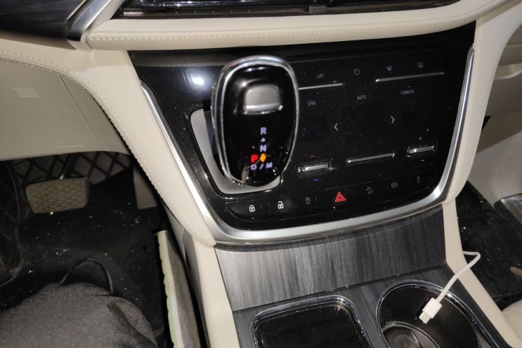 别克GL8 2022款 ES陆尊 653T 舒适型中控内饰18