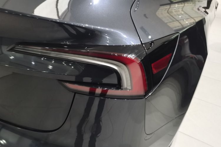 特斯拉 Model 3 2023款 后轮驱动版车身外观9