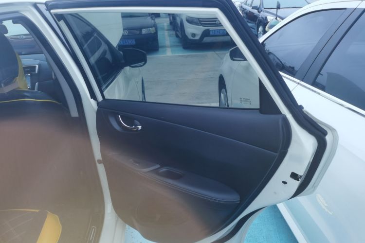 日产 骐达TIIDA 2021款 1.6L CVT酷动版中控内饰7006