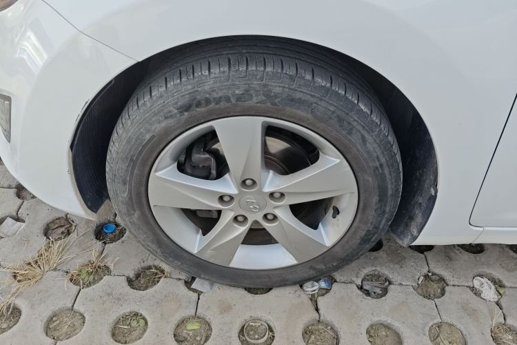 现代 朗动 2013款 1.6L 自动领先型车身外观6001