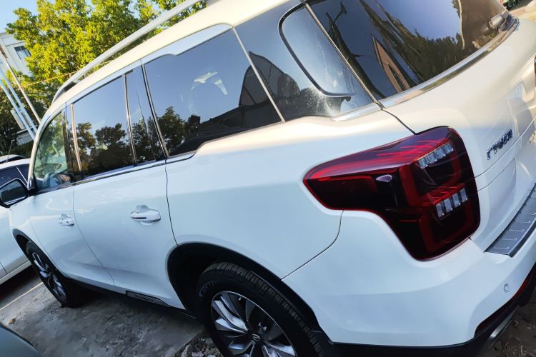 广汽传祺 传祺GS8 2017款 320T 两驱豪华智联版（七座）车身外观4