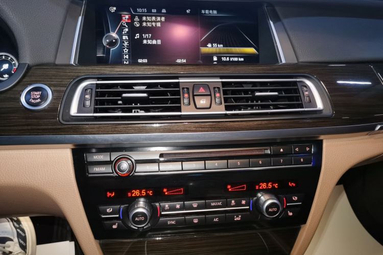 宝马7系 2014款 730Li 臻享型中控内饰16