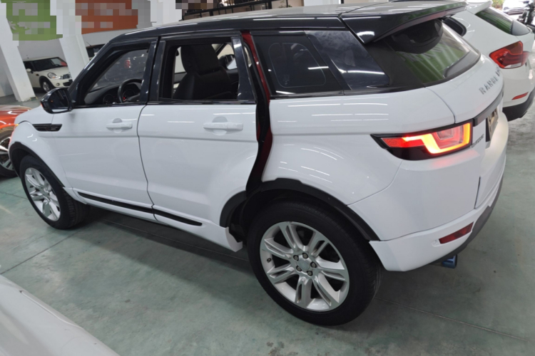 路虎 揽胜极光 2016款 2.0T SE PLUS 智享版车身外观4