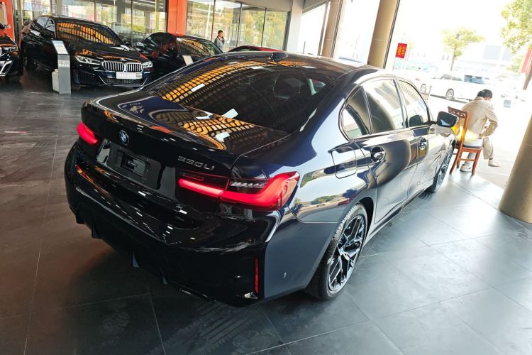 宝马3系 2025款 330Li M运动曜夜套装车身外观6005