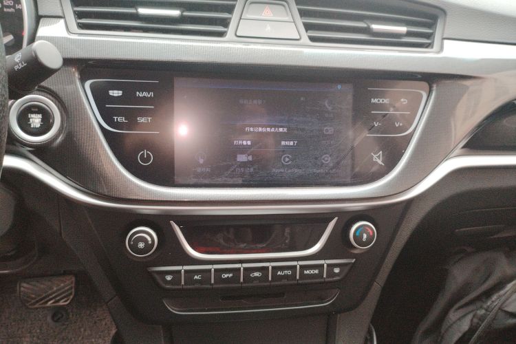 吉利汽车 帝豪 2017款 三厢百万款 1.5L CVT向上版中控内饰16