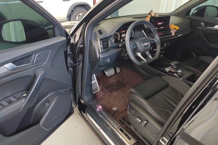 奥迪Q5L 2023款 40T 豪华动感型中控内饰7003