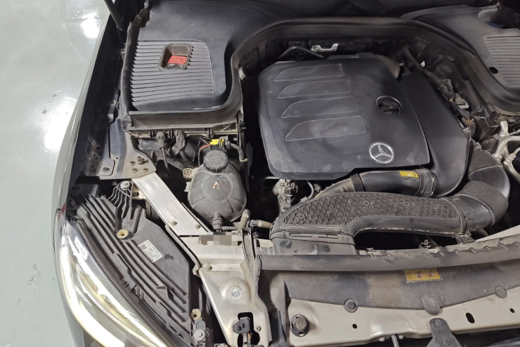 奔驰GLC 2021款 GLC 260 L 4MATIC 豪华型机舱底盘25