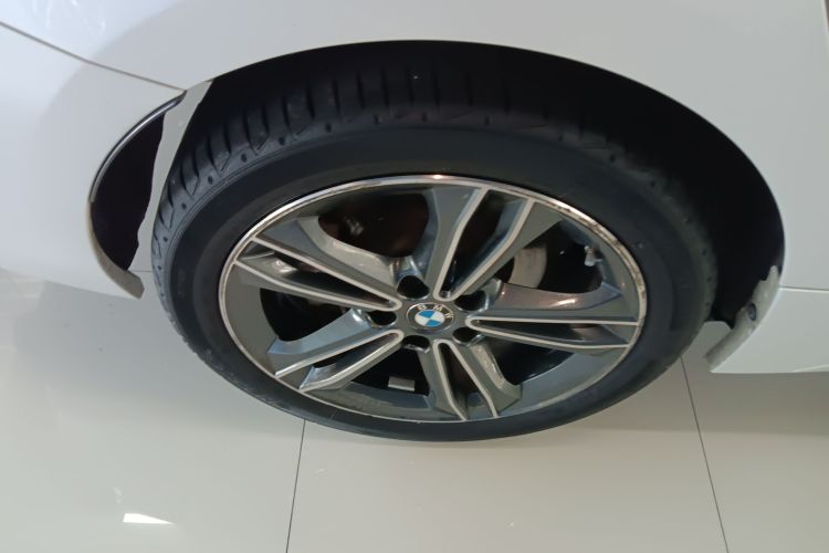 宝马1系 2022款 120i M运动版车身外观6008