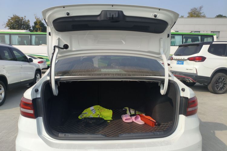 大众 朗逸 2023款 1.5L 自动五百万版机舱底盘23