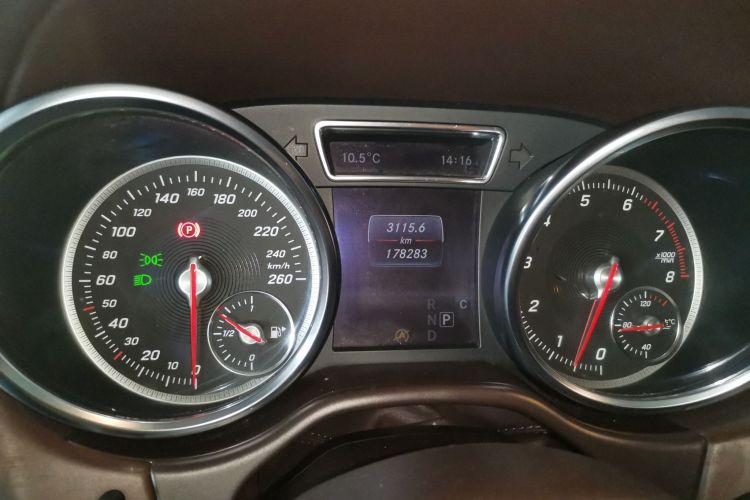 奔驰GLS 2016款 GLS 400 4MATIC动感型中控内饰14