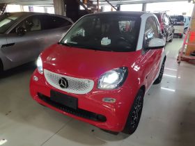smart fortwo 2018款 0.9T 66千瓦硬顶先锋版 国V