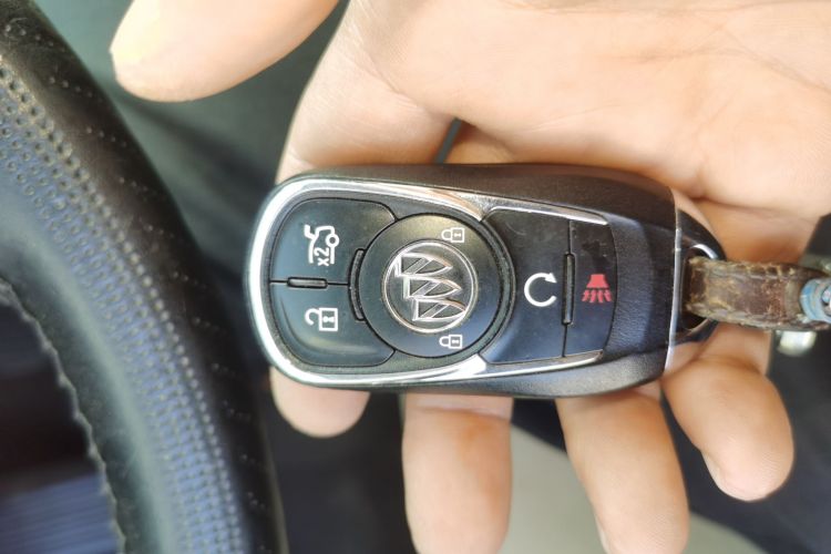 别克 君越 2018款 30H 精英型中控内饰11