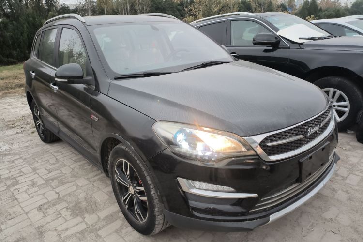 众泰 大迈X5 2017款 白金版 1.5T 手动豪华型车身外观3