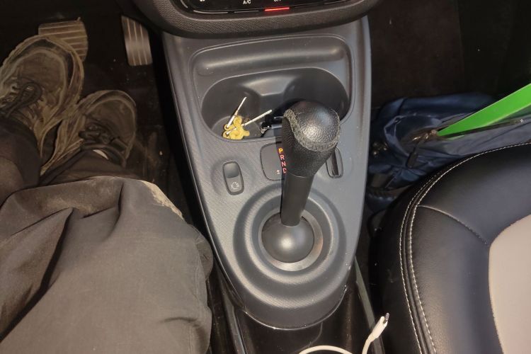 smart fortwo 2019款 0.9T 66千瓦硬顶动擎版 国VI中控内饰18