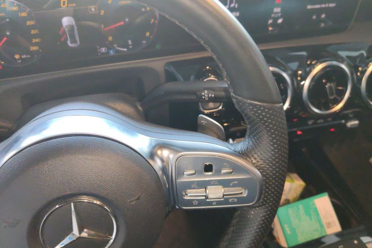 奔驰A级 2019款 A 200 L 运动轿车中控内饰18