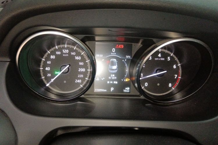 路虎 发现神行 2017款 2.0T SE中控内饰14