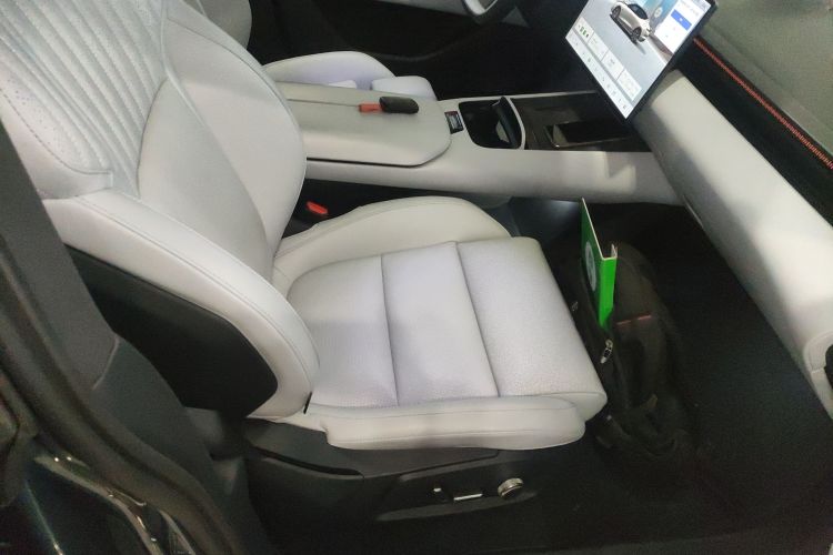 领克Z10 2024款 95kWh 702km四驱智驾Ultra局部细节41