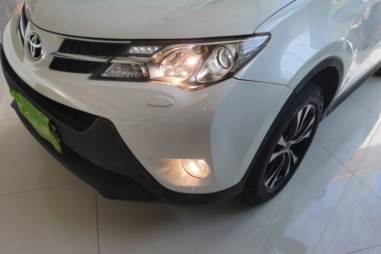 丰田 RAV4荣放 2015款 2.5L 自动四驱精英版局部细节36