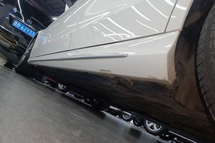 奔驰C级 2018款 C 200 L 运动版局部细节9002