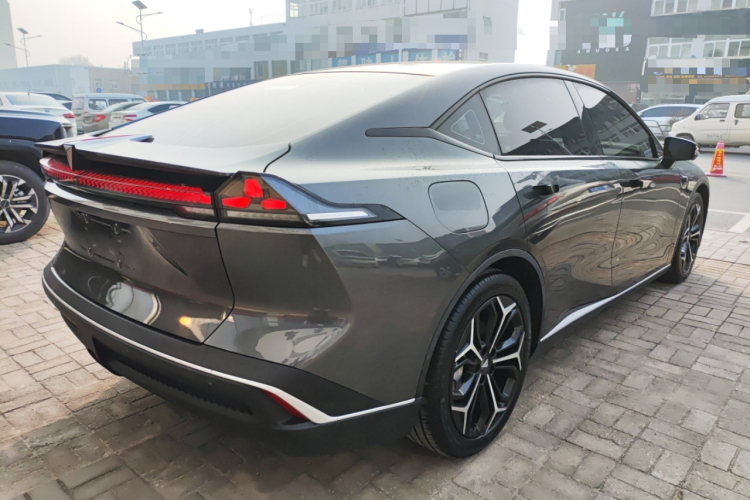 深蓝汽车 深蓝SL03 2023款 135Plus增程版车身外观7