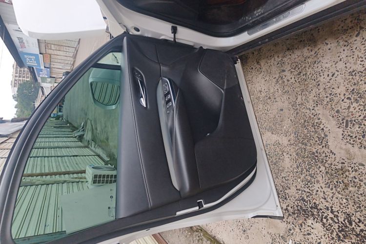 凯迪拉克XT4 2018款 28T 两驱领先型中控内饰7007