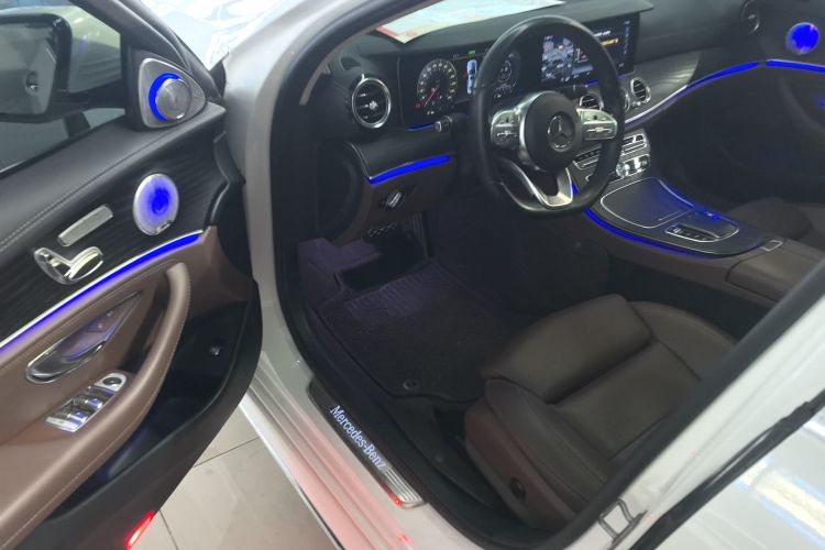 奔驰E级 2019款 E 260 L 运动型中控内饰7003