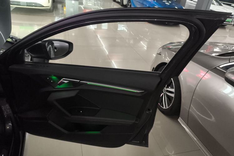 奥迪A3 2023款 改款 A3L Limousine 35 TFSI 时尚运动型中控内饰7005