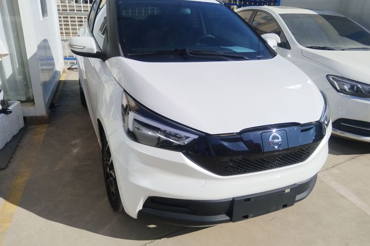 江铃集团新能源 易至EV3 2022款 小雷达悦跑型车身外观3