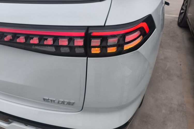 东风奕派 eπ008 2025款 210Ultra增程版 5座车身外观9